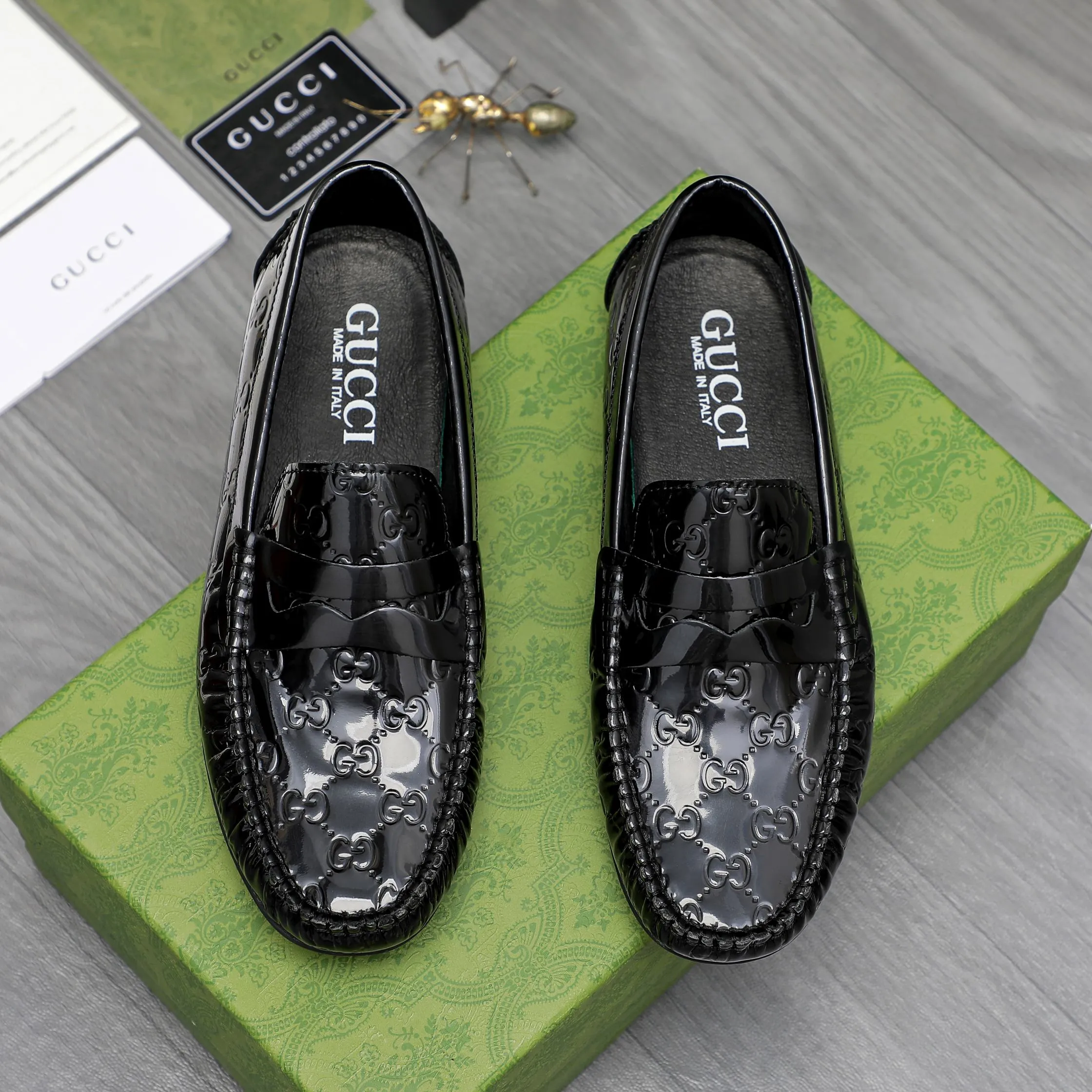 Men's shoes 💰380 Product trademark: GUCCI "Gucci" casual slip-on beanie shoes Regular size: 38-45 (45 is custom-made and non-returnable) Product materials: Selected lacquered embossed cowhide upper, pigskin lining, beanie outsole